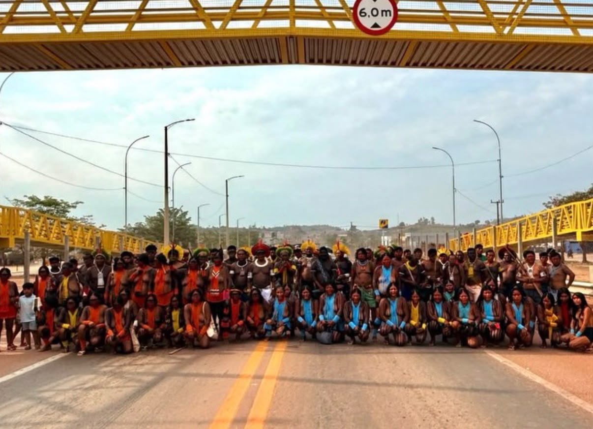 Povos Kayapó e Panará bloqueiam BR-163 em Novo Progresso